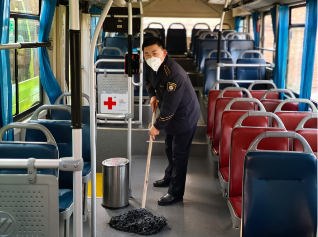 北京公交人坚守岗位温暖春运情满旅途